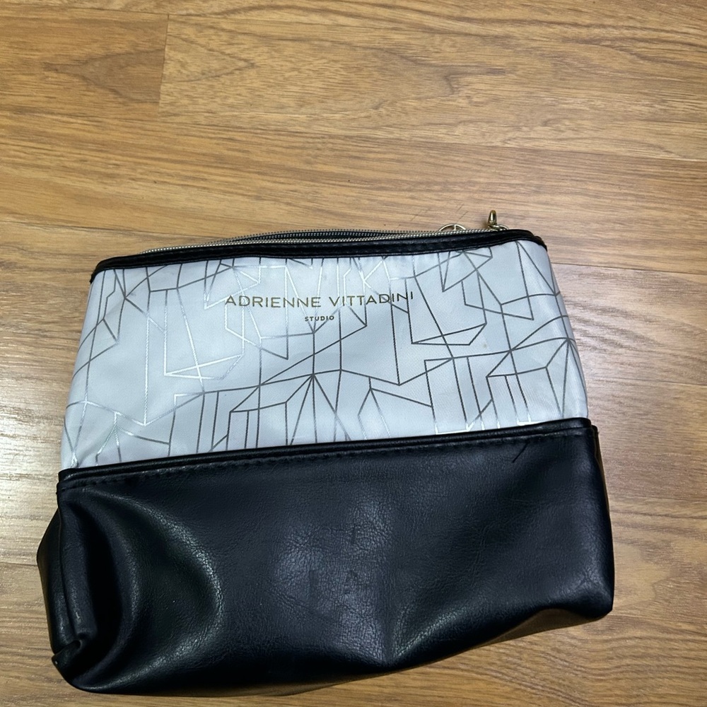 Adrienne Vittadini Black, Gold, and White Toiletry Bag